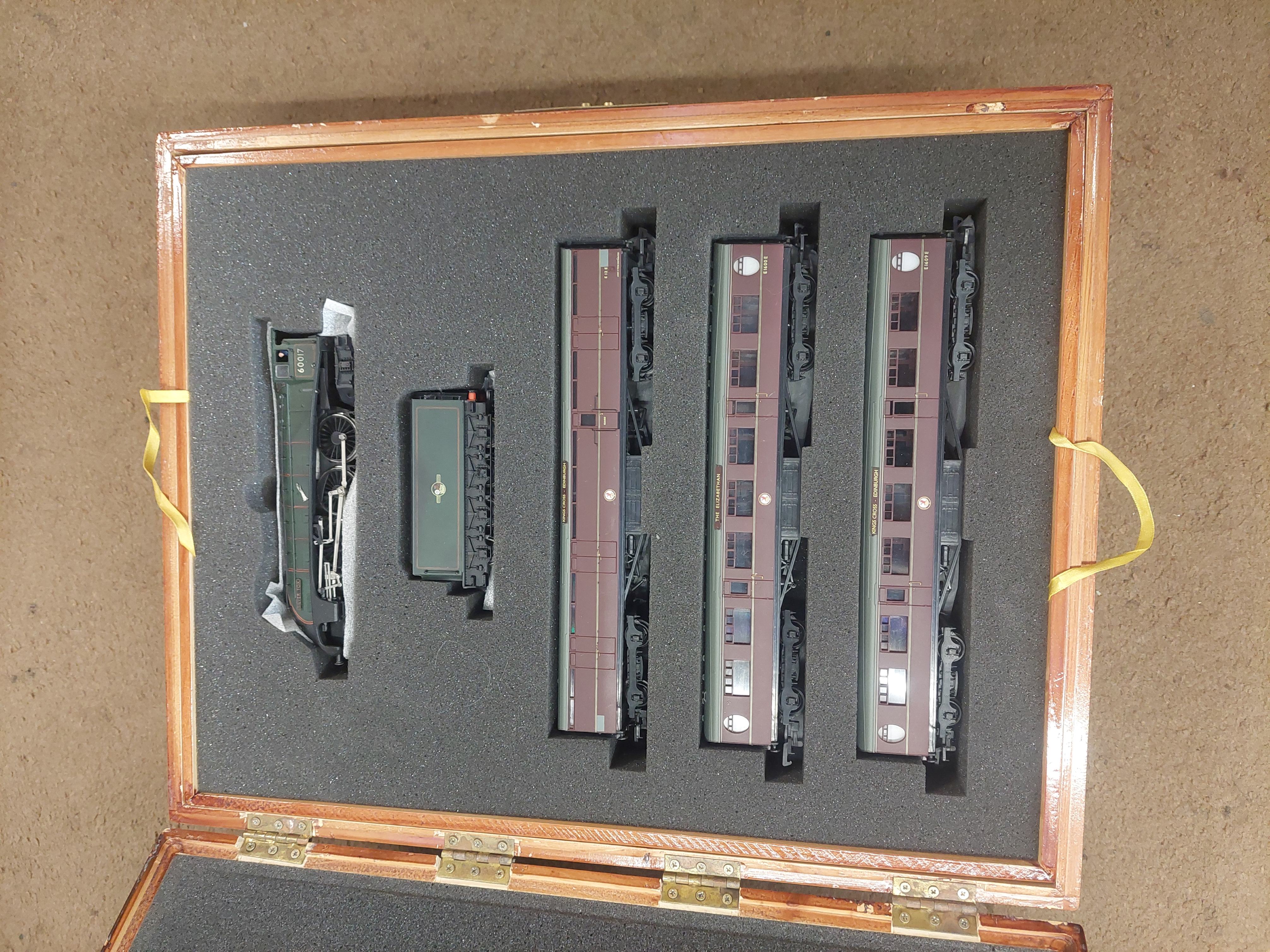 (image for) 31-1995SH The Elizabethan Set