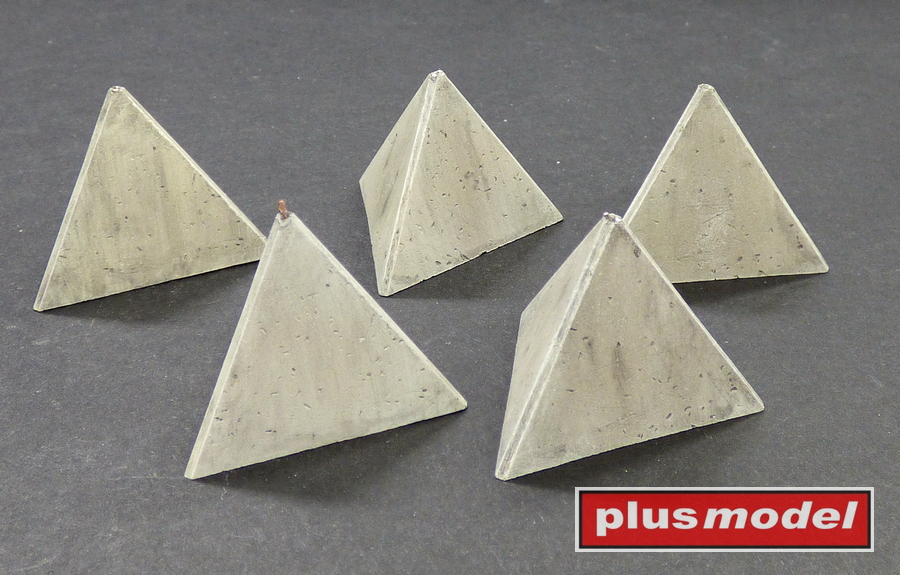 130 Anti-tank concrete barriers, pyramid style, set 1 (image for) 130 Anti-tank concrete barriers, pyramid style, set 1