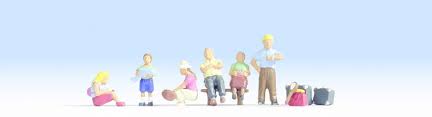 (image for) 15228 Family At the Station (Pack of 6)