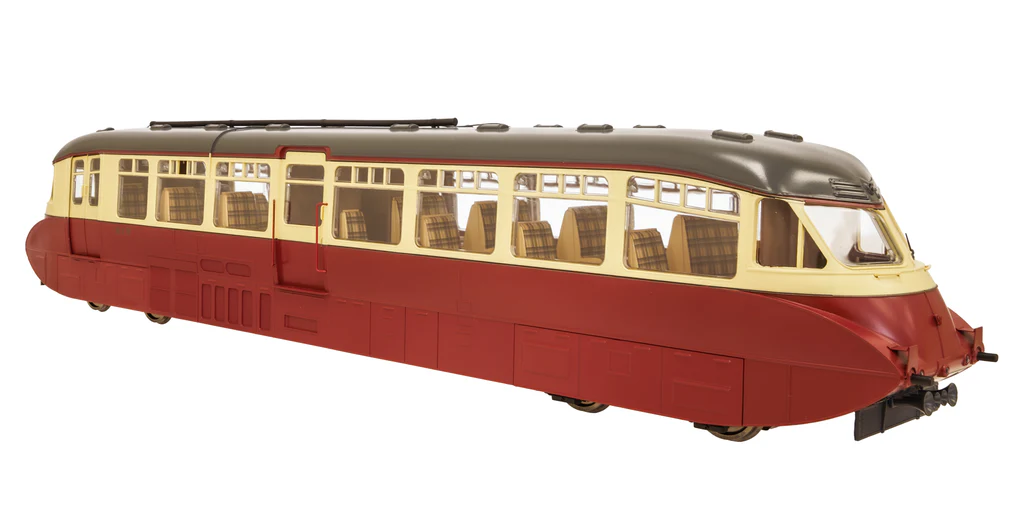 (image for) 7D-011-005 Streamlined Diesel Railcar W8W BR Lined Carmine/Cream