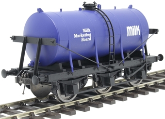 (image for) 7F-031-003 6-wheel milk tanker "Milk Marketing Board"