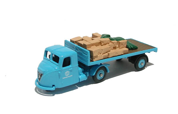 (image for) DG148011 Scammell Scarab with flatbed trailer